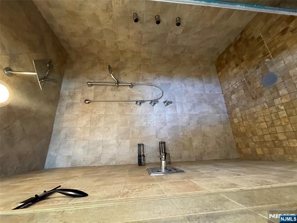 561 Studio Road, Unit 2 Ridgefield, NJ 07657 - Photo 18 of 28