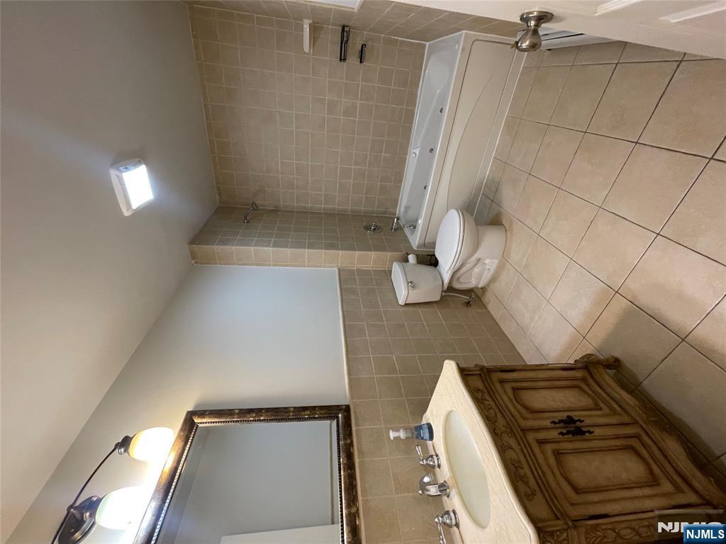 561 Studio Road, Unit 2 Ridgefield, NJ 07657 - Photo 24 of 28