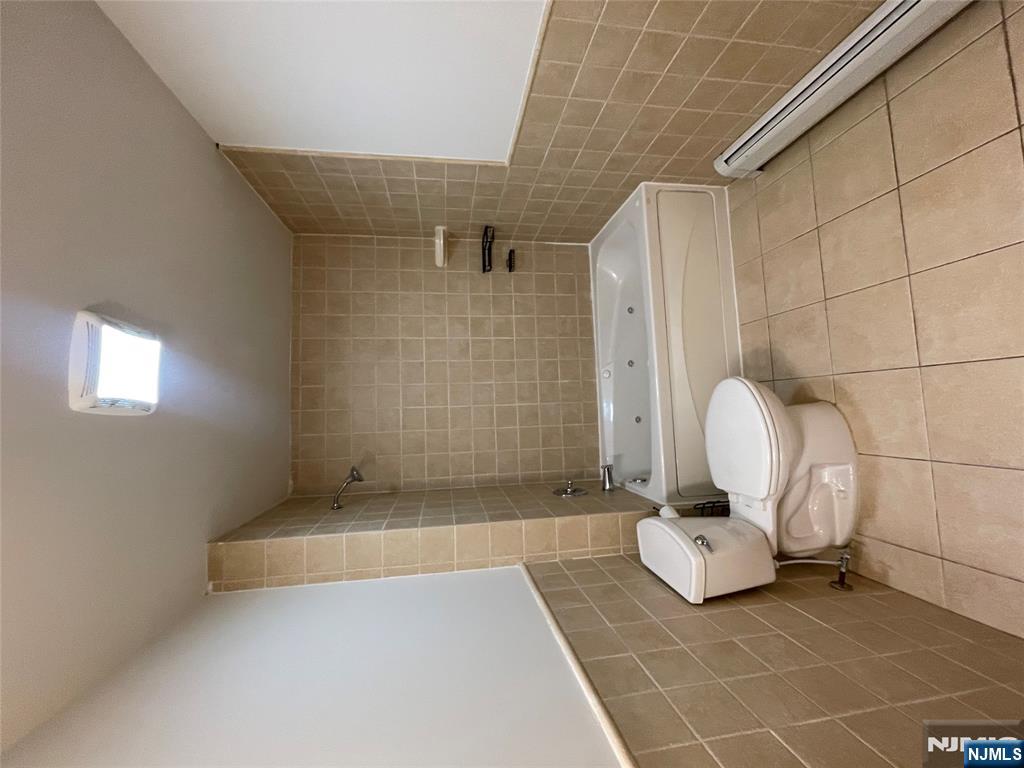 561 Studio Road, Unit 2 Ridgefield, NJ 07657 - Photo 25 of 28