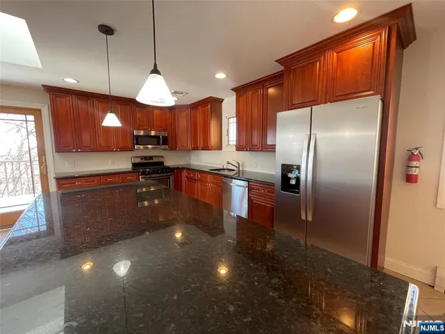 $2,950 | 561 Studio Road, Unit 2, Ridgefield, NJ 07657