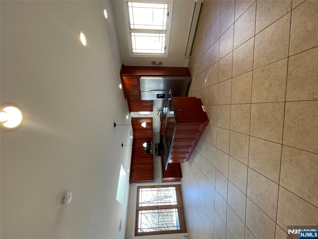 561 Studio Road, Unit 2 Ridgefield, NJ 07657 - Photo 4 of 28