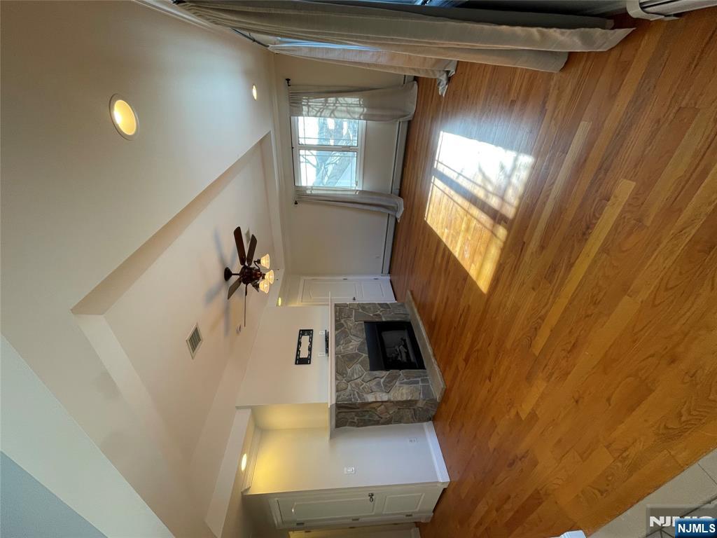 561 Studio Road, Unit 2 Ridgefield, NJ 07657 - Photo 7 of 28