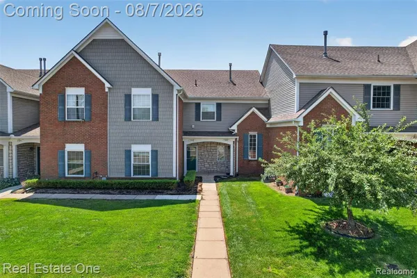 $215,000 | 1996 Monarch Drive, Utica, MI 48316