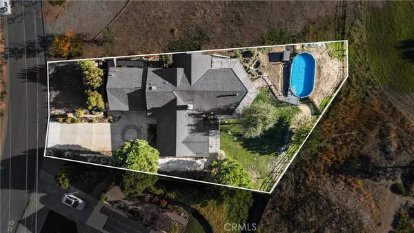 a view of a house with a backyard and a tub