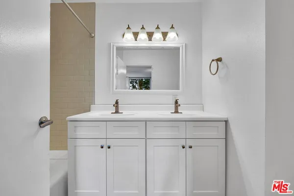 $3,700 | 100 South Doheny Drive, Unit 209, Los Angeles, CA 90048