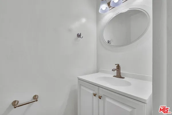 $3,700 | 100 South Doheny Drive, Unit 209, Los Angeles, CA 90048