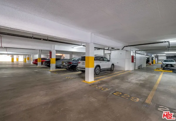 $3,700 | 100 South Doheny Drive, Unit 209, Los Angeles, CA 90048