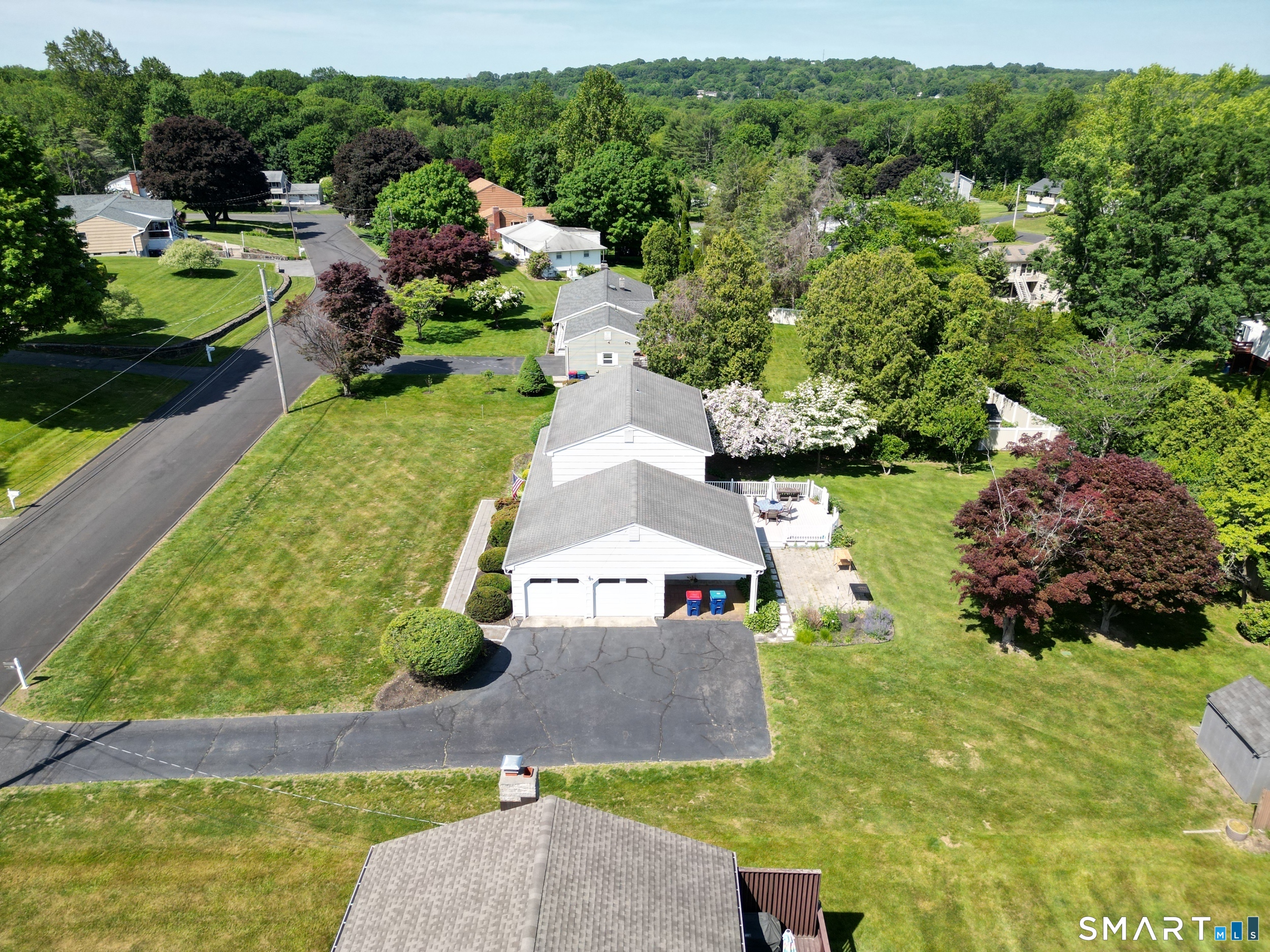 19 Zephyr Road Trumbull, CT 06611 - Photo 4 of 36