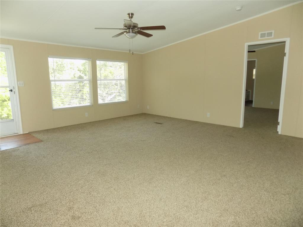 203 South Ridgeview Court Azle, TX 76020 - Photo 9 of 29 Large, welcoming living room.