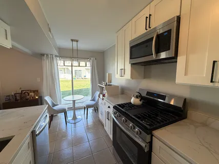 $219,900 | 335 David Court, Unit B, Bartlett, IL 60103