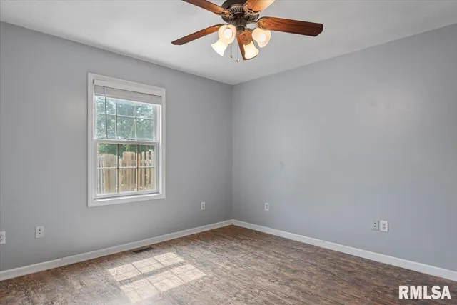 $273,500 | 1620 Magnolia Drive, Chatham, IL 62629