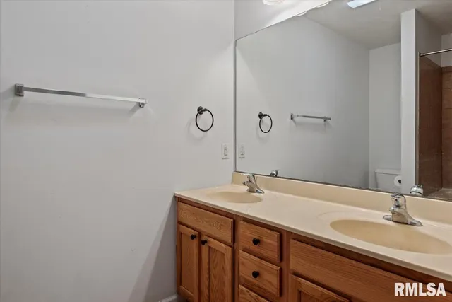 $273,500 | 1620 Magnolia Drive, Chatham, IL 62629