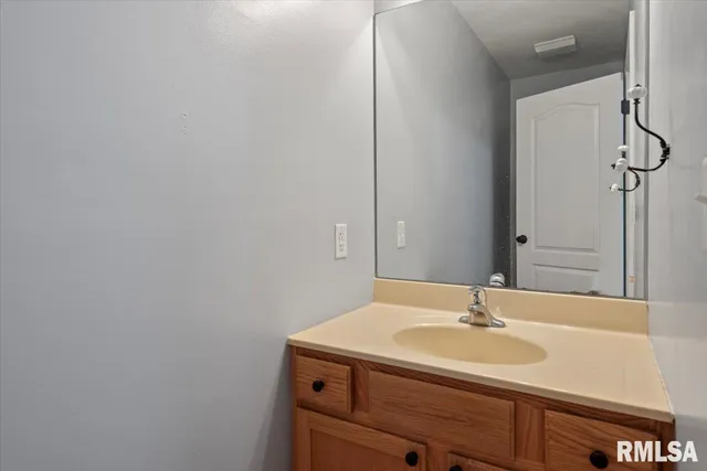 $273,500 | 1620 Magnolia Drive, Chatham, IL 62629