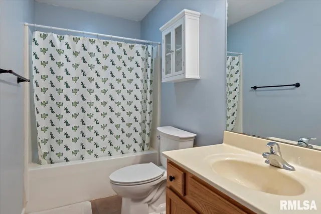 $273,500 | 1620 Magnolia Drive, Chatham, IL 62629