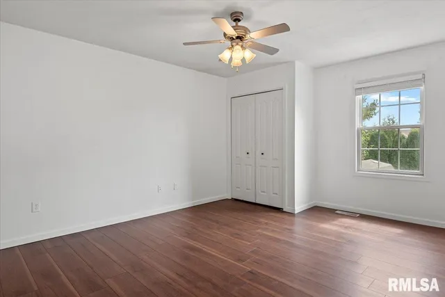 $273,500 | 1620 Magnolia Drive, Chatham, IL 62629