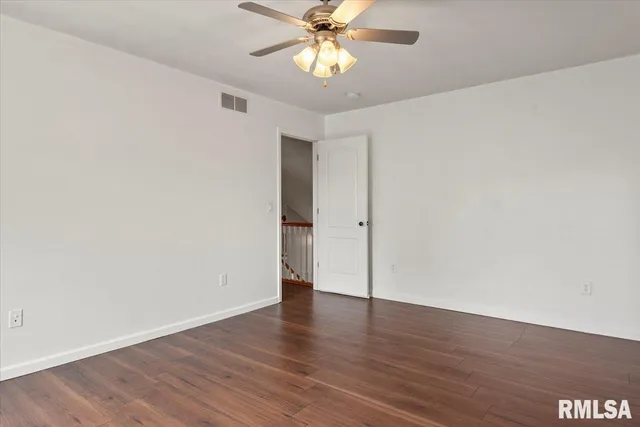 $273,500 | 1620 Magnolia Drive, Chatham, IL 62629