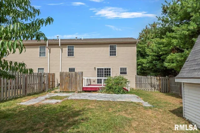 $273,500 | 1620 Magnolia Drive, Chatham, IL 62629