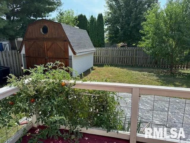 $273,500 | 1620 Magnolia Drive, Chatham, IL 62629