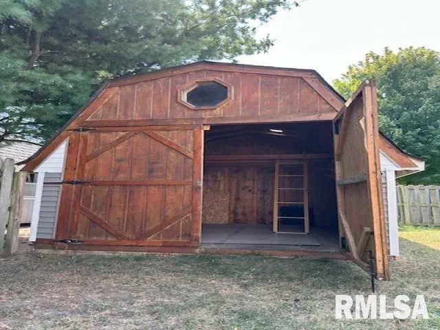 $273,500 | 1620 Magnolia Drive, Chatham, IL 62629