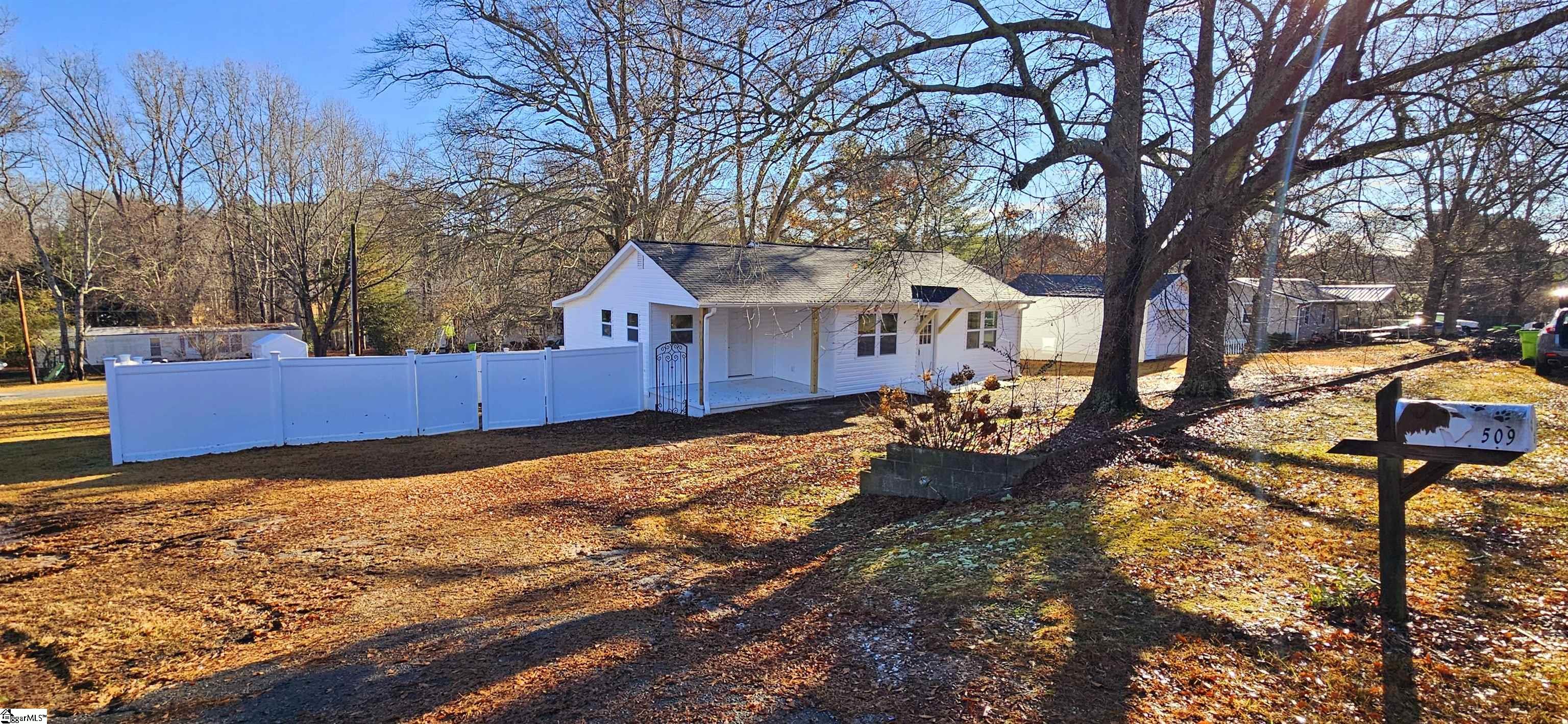 509 South Bomar Avenue Landrum, SC 29356 - Photo 2 of 14
