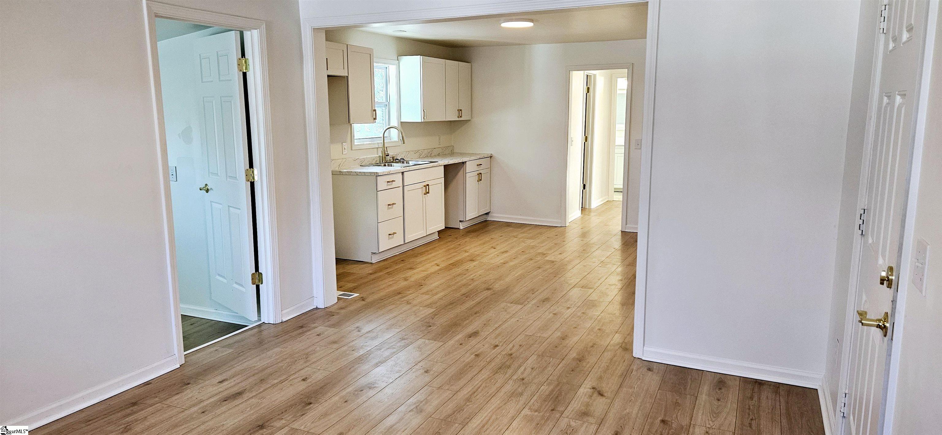 509 South Bomar Avenue Landrum, SC 29356 - Photo 4 of 14