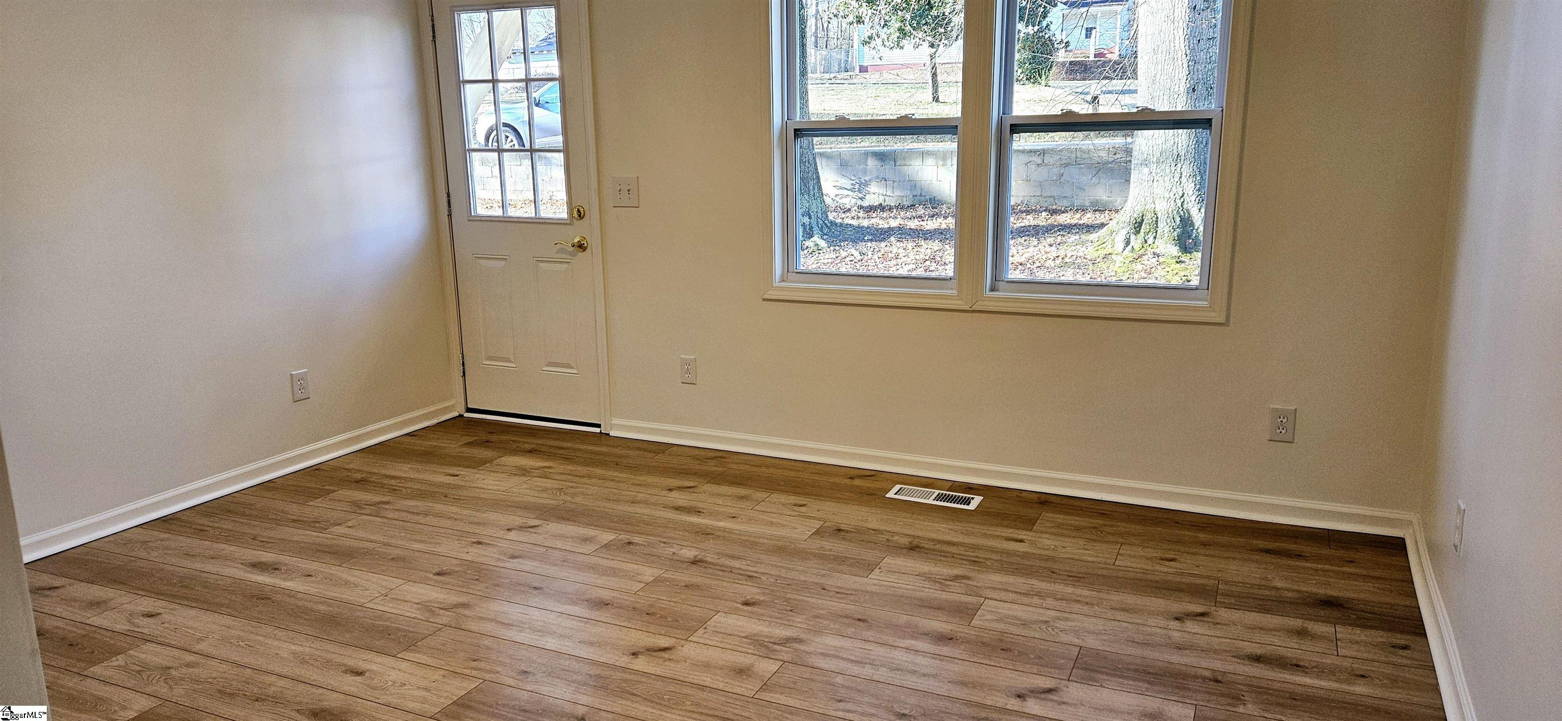 509 South Bomar Avenue Landrum, SC 29356 - Photo 6 of 14