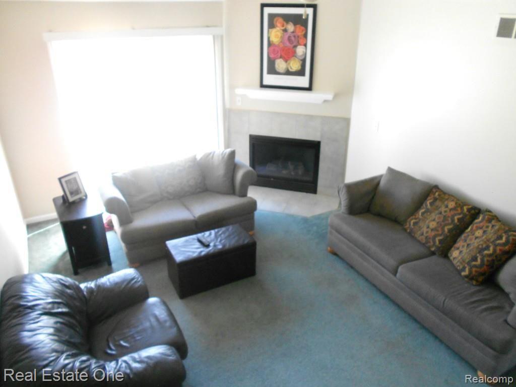 16842 Country Ridge Court, Unit 88 Macomb, MI 48044 - Photo 4 of 9 004.jpg