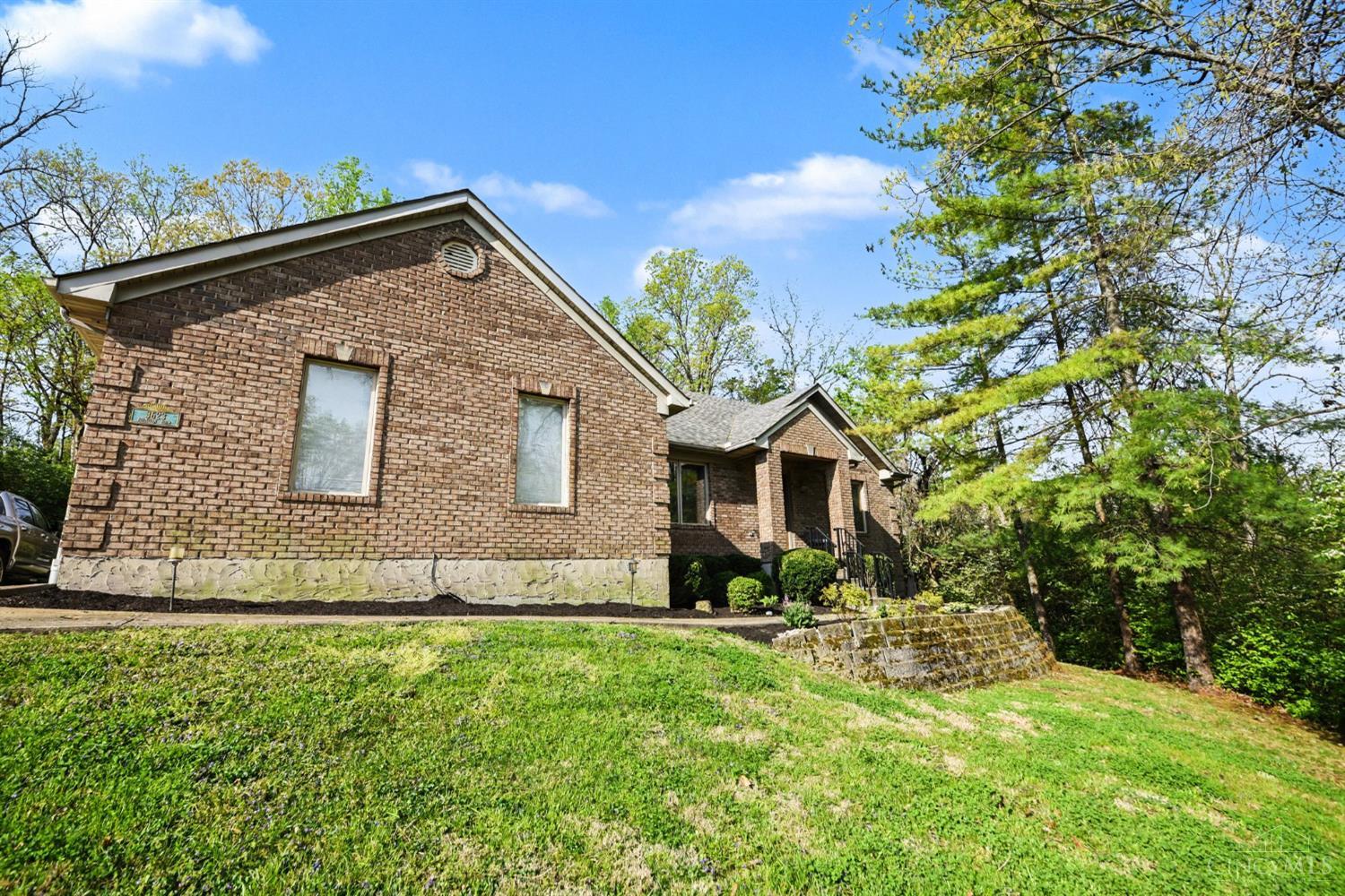 3623 Reemelin Road Cincinnati, OH 45211 - Photo 3 of 27