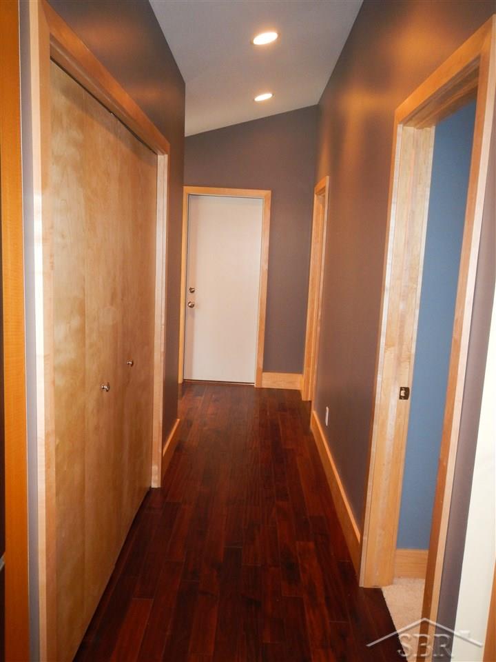 11210 Dice Road Freeland, MI 48623 - Photo 21 of 45 Main Floor Hallway