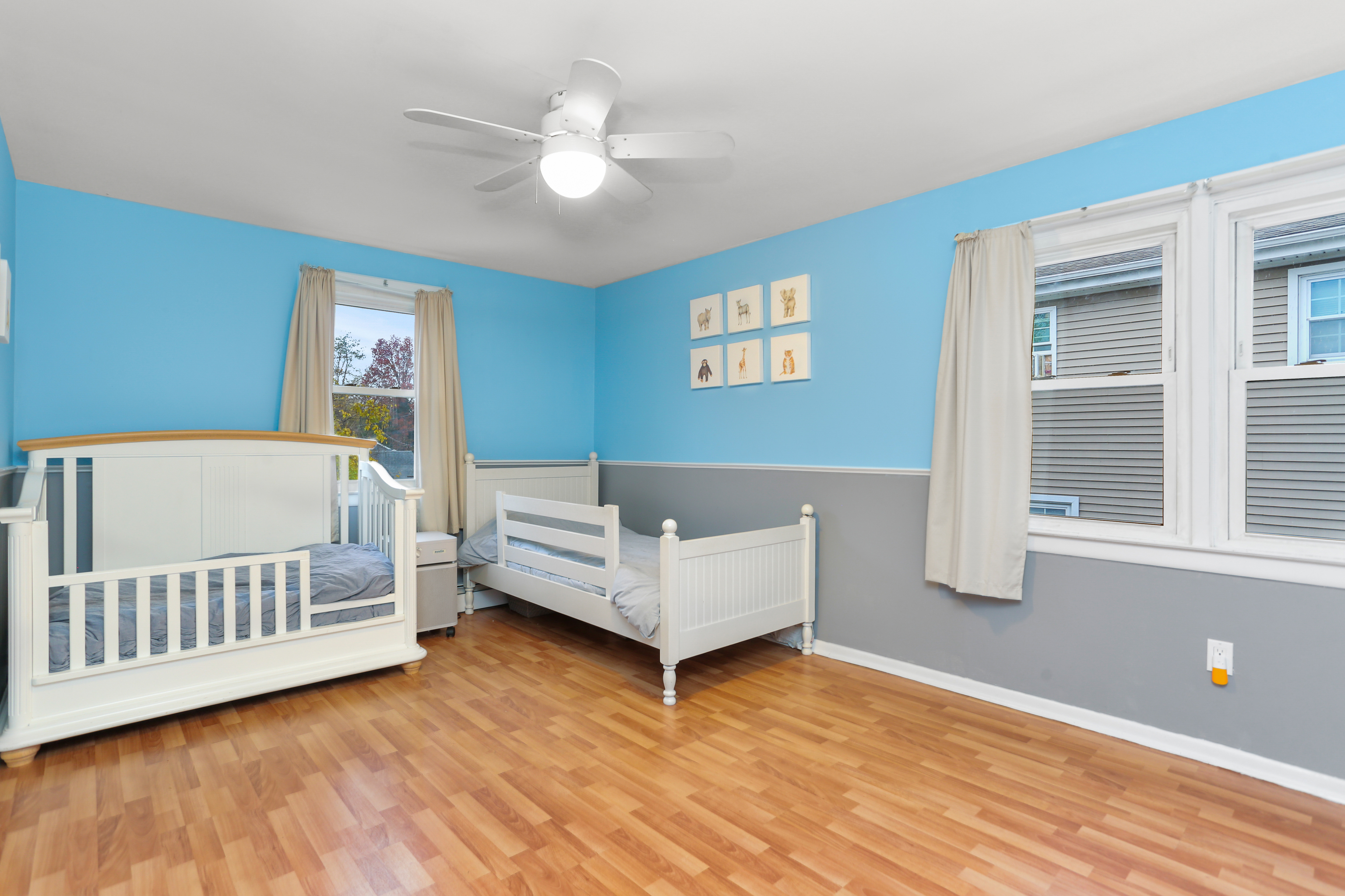 101 Soundview Avenue Fairfield, CT 06825 - Photo 22 of 40 a living room with furniture and a window