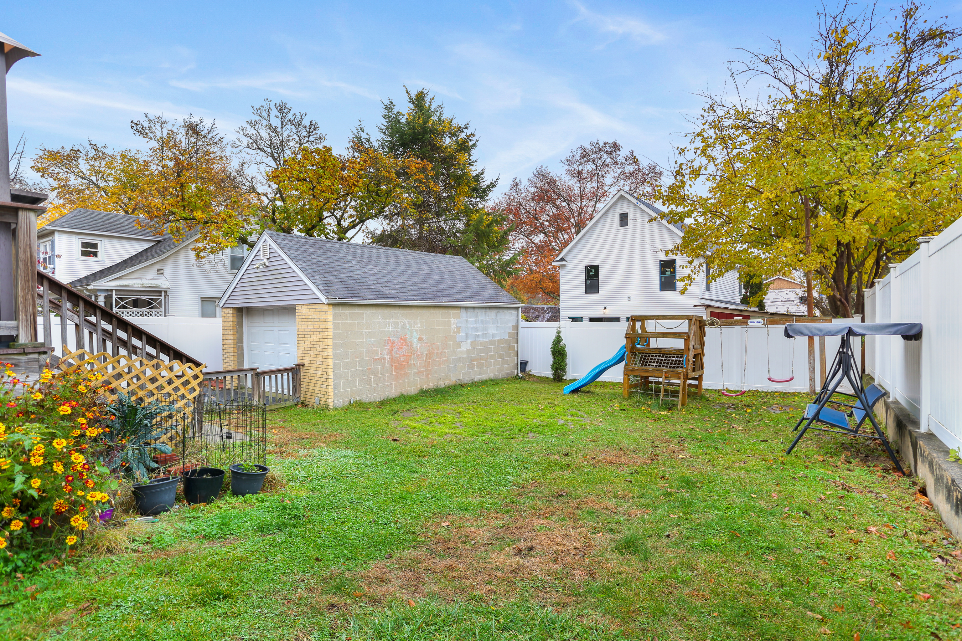 101 Soundview Avenue Fairfield, CT 06825 - Photo 31 of 40 a house view with a garden space