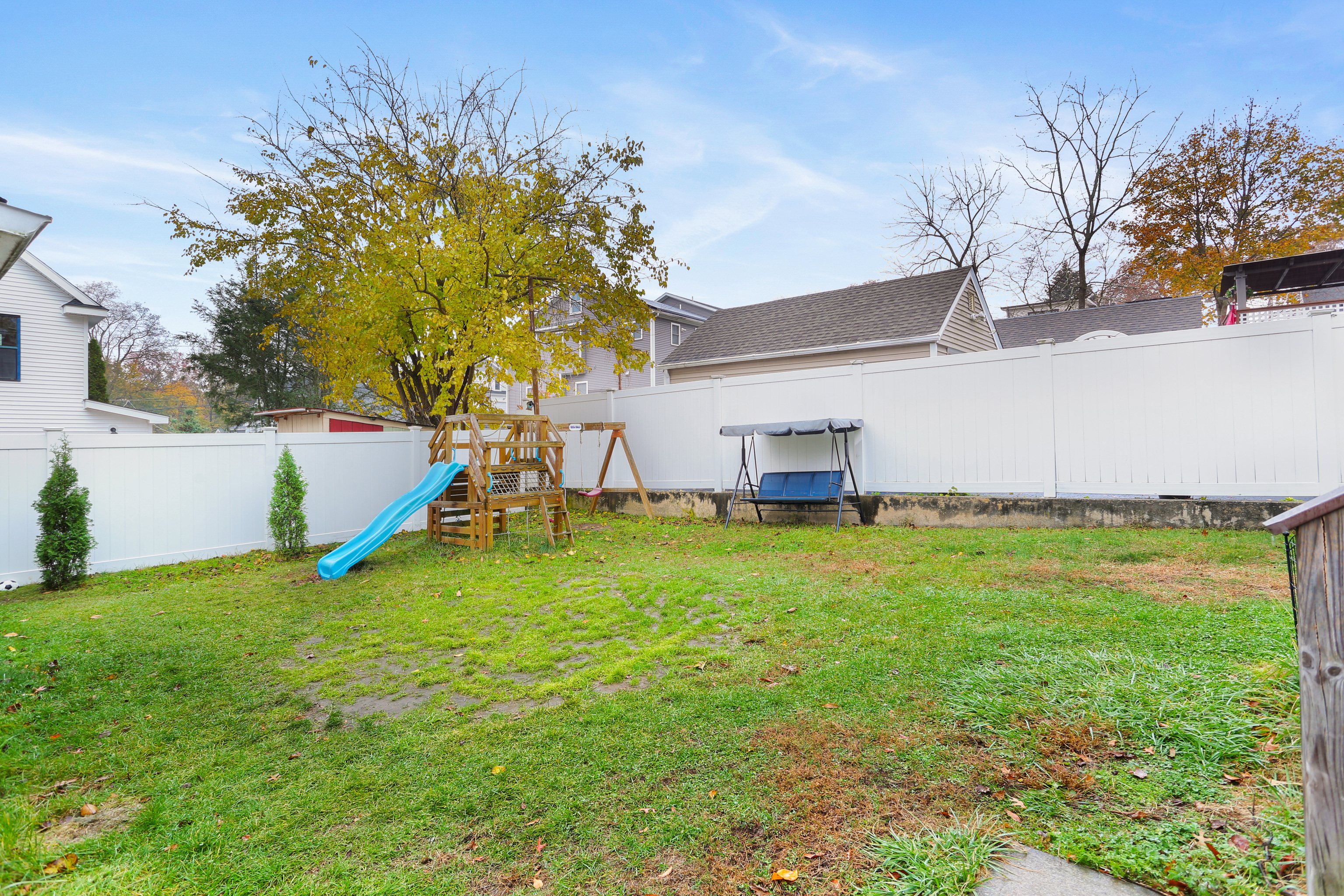 101 Soundview Avenue Fairfield, CT 06825 - Photo 34 of 40 a view of a backyard with a garden and plants