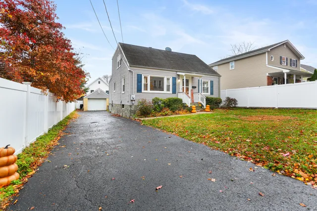 $565,000 | 101 Soundview Avenue, Fairfield, CT 06825