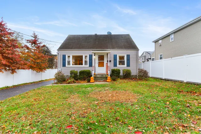 $565,000 | 101 Soundview Avenue, Fairfield, CT 06825