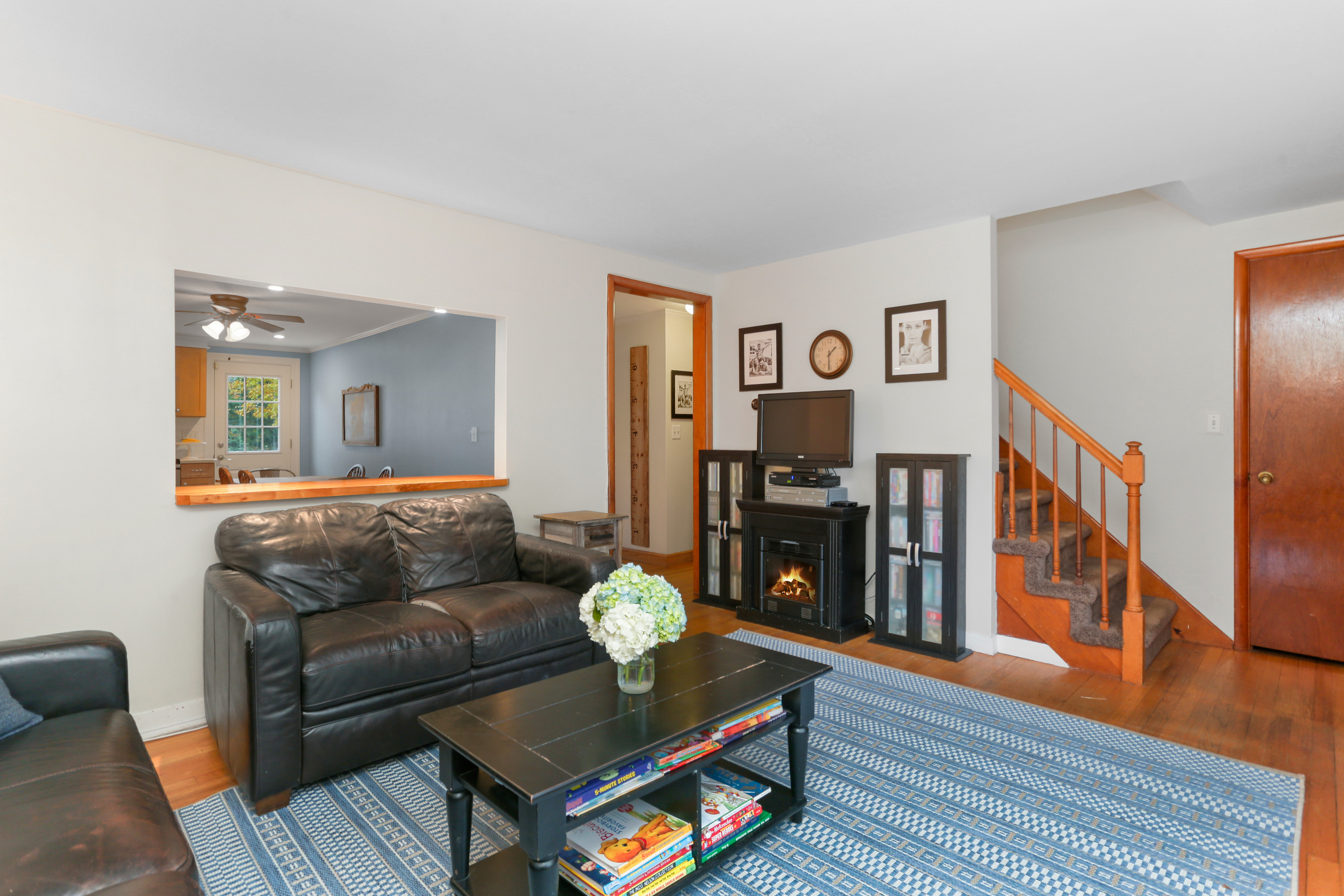 101 Soundview Avenue Fairfield, CT 06825 - Photo 5 of 40 a living room with furniture and wooden floor