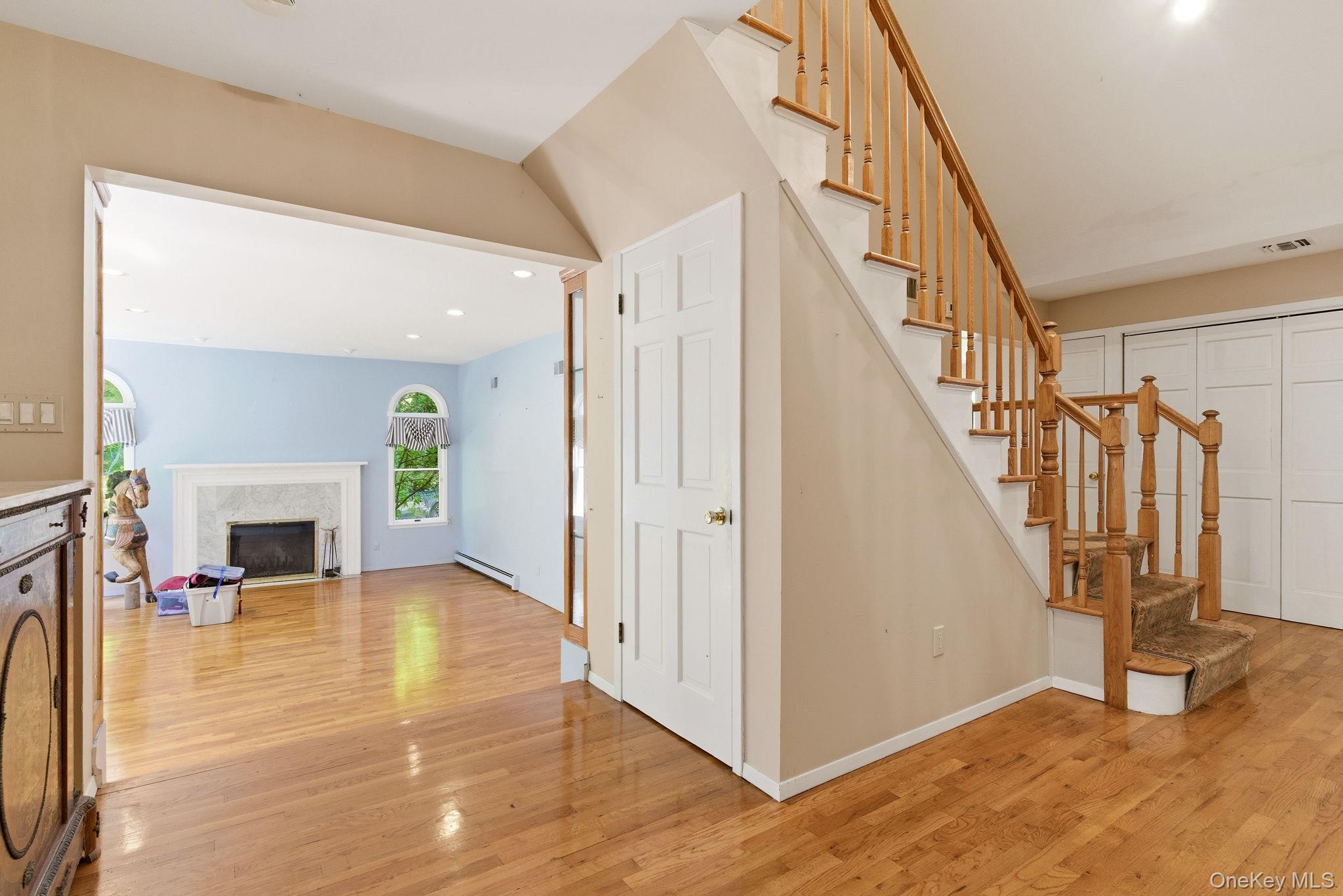 380 Duck Pond Road Locust Valley, NY 11560 - Photo 11 of 41
