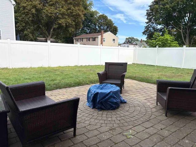 $3,200 | 61-63 Pelham Street, Unit 61, Methuen, MA 01844