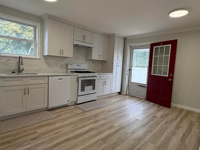 $3,200 | 61-63 Pelham Street, Unit 61, Methuen, MA 01844