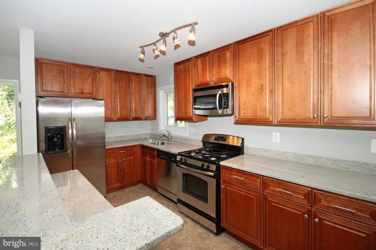 7525 Axton Street Springfield, VA 22151 - Photo 14 of 25 Kitchen