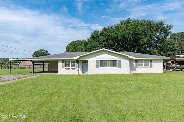 $220,000 | 7509 Loreauville Road, New Iberia, LA 70563