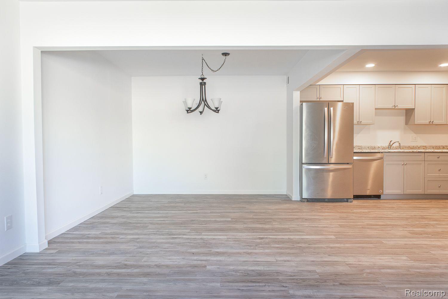 SPACIOUS & OPEN FLOW, GREAT ROOM, DINNG ROOM COMBO