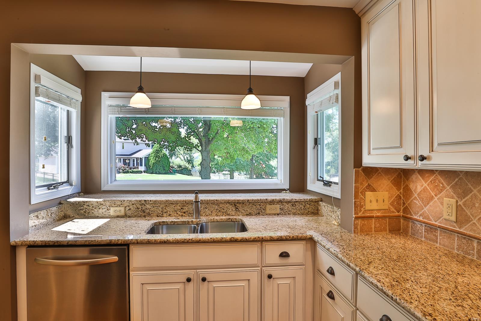 1902 Grayson Ridge Court Chesterfield, MO 63017 - Photo 11 of 37 Gallery Image 11