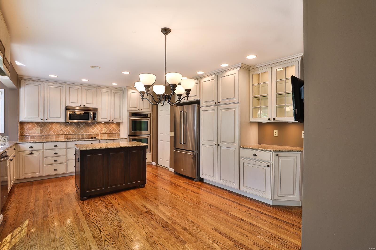 1902 Grayson Ridge Court Chesterfield, MO 63017 - Photo 13 of 37 Gallery Image 13