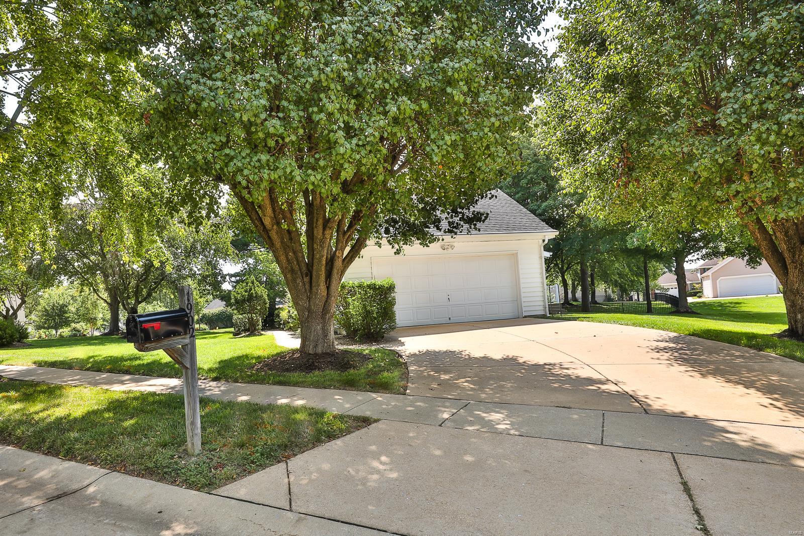 1902 Grayson Ridge Court Chesterfield, MO 63017 - Photo 2 of 37 Gallery Image 2