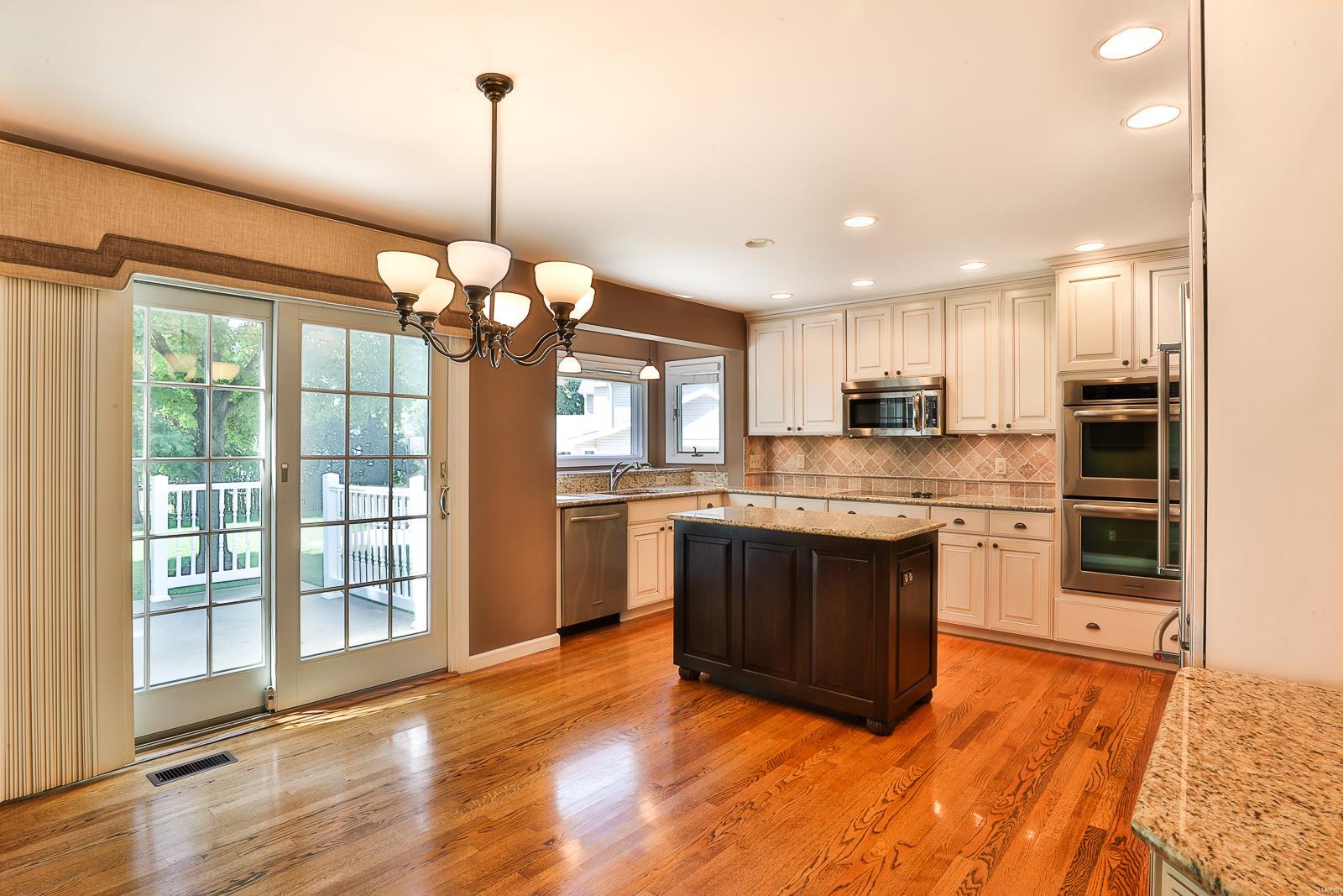 1902 Grayson Ridge Court Chesterfield, MO 63017 - Photo 7 of 37 Gallery Image 7