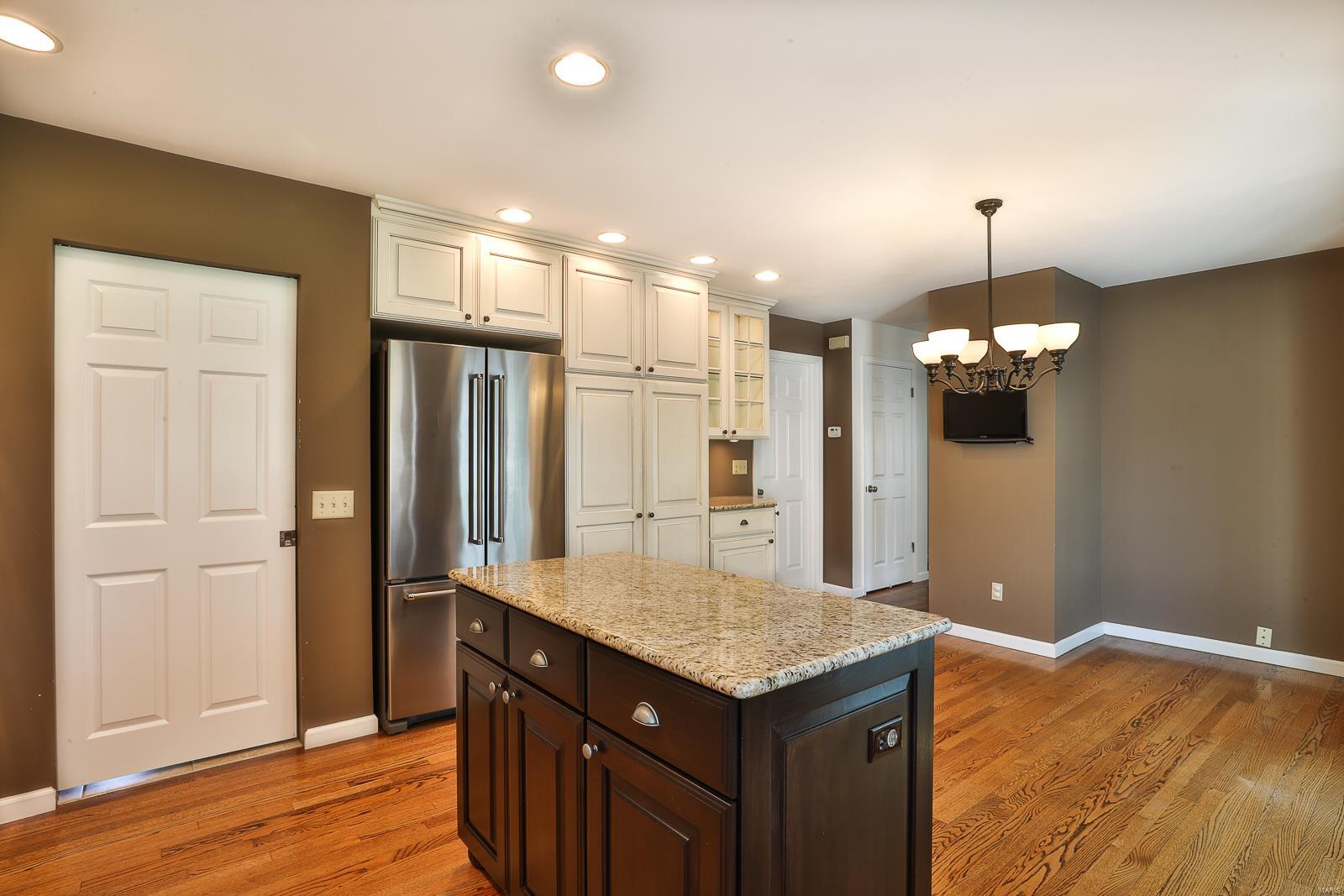 1902 Grayson Ridge Court Chesterfield, MO 63017 - Photo 10 of 37 Gallery Image 10