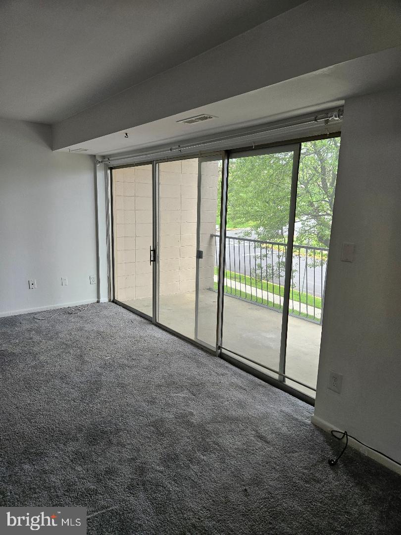 7700 Arehart Drive, Unit 1207 Hyattsville, MD 20784 - Photo 3 of 12 Living room/ Porch