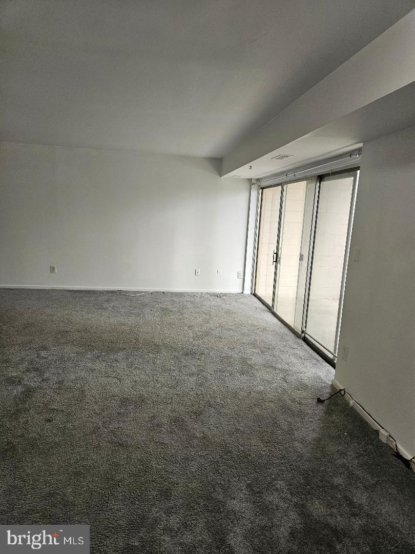 7700 Arehart Drive, Unit 1207 Hyattsville, MD 20784 - Photo 5 of 12 Living Room