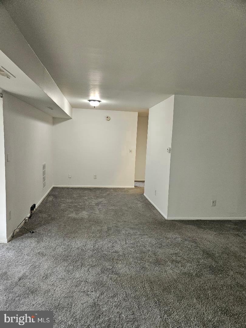 7700 Arehart Drive, Unit 1207 Hyattsville, MD 20784 - Photo 6 of 12 Dining