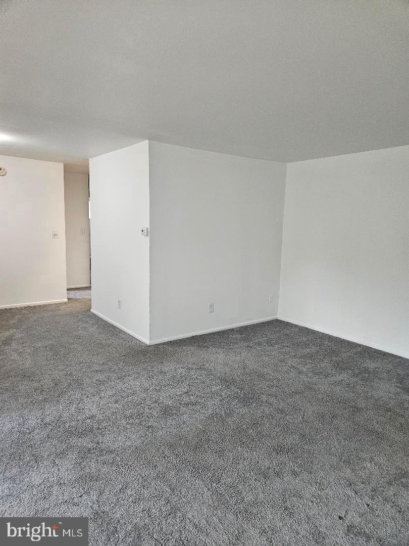 7700 Arehart Drive, Unit 1207 Hyattsville, MD 20784 - Photo 7 of 12 Dining